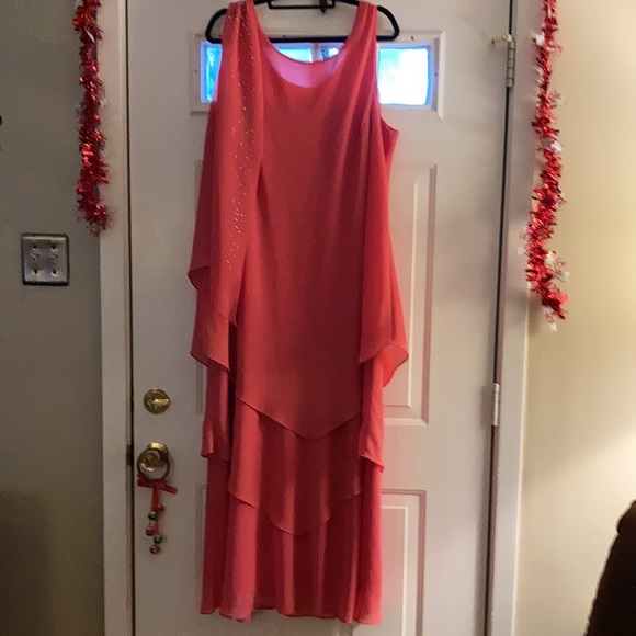 T Carolyn peach formal dress. - Picture 2 of 5